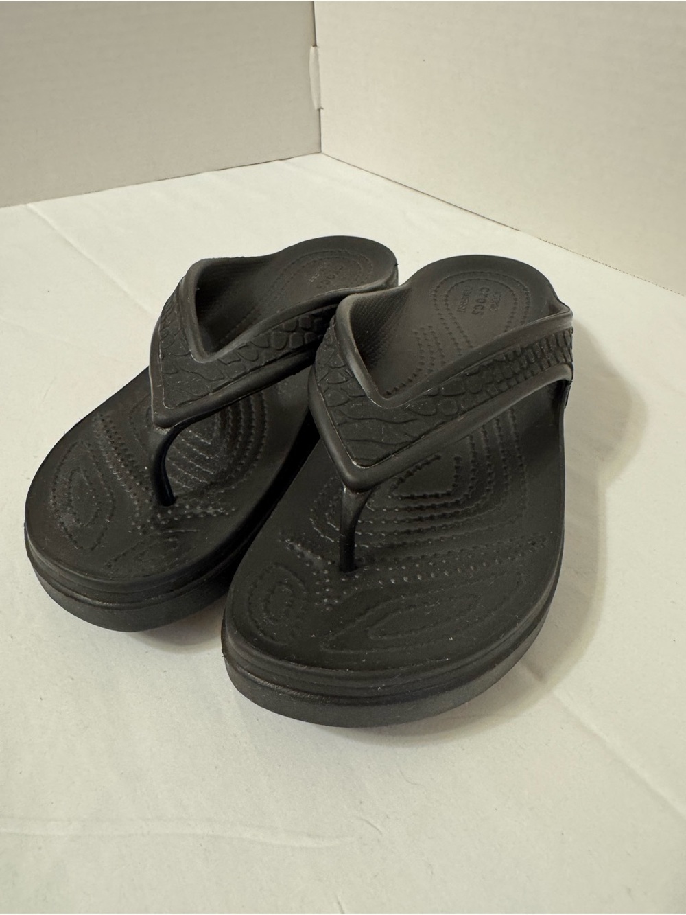 CROCS Women’s Black Thong Sandals